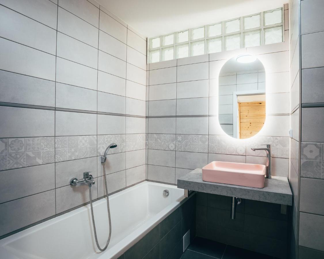 Apartmany Pekna 10 โนวาเปซ ภายนอก รูปภาพ