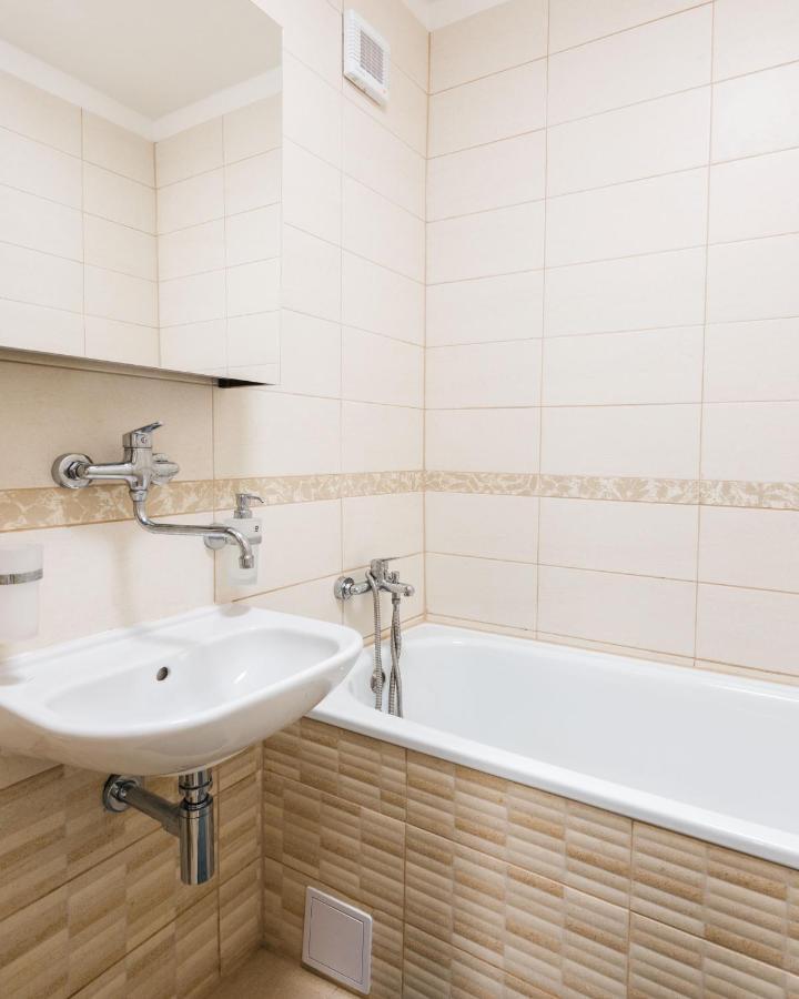 Apartmany Pekna 10 โนวาเปซ ภายนอก รูปภาพ